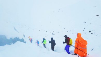 Photo of 暴雪突袭圣母峰 近千登山客受困350人获救