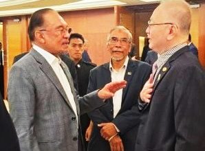 Photo of 魏家祥巧遇3任首相 国会走廊如“首相群英会”