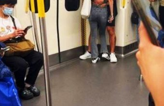 Photo of 港铁男女车厢里激吻不停 网民喊影响市容要报警处理