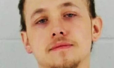 Photo of 员工在牛排上尿尿 警搜手机内容更骇人