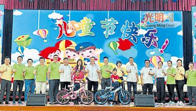 Photo of 北赖中华三校庆儿童节 锺佺樻勉学生快乐学习