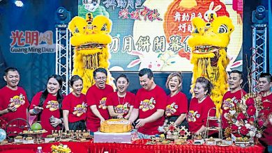 Photo of 糕糕在善社区中秋晚会 健康舞动美食餐车好热闹