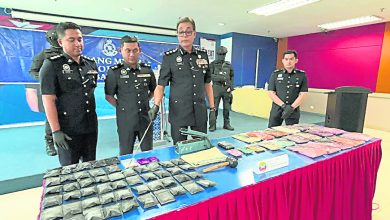 Photo of 警突击毒品包装民宅 起逾138万各类毒品