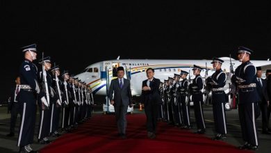 Photo of 安华抵韩出席APEC会议 将晤辉达等企业巨头