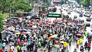 Photo of 大马志愿者遭以国扣押〡集会者再现 冒雨聚驻美使馆吁以国放人