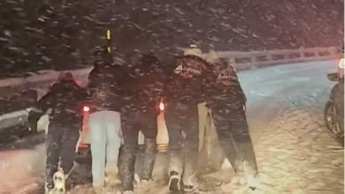 Photo of 中国新疆喀纳斯景区降雪路面结冰 游客“2小时车程走了近12小时”