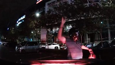 Photo of 视频〡狂吼再用防盗锁砸车镜 路霸惊坏女司机