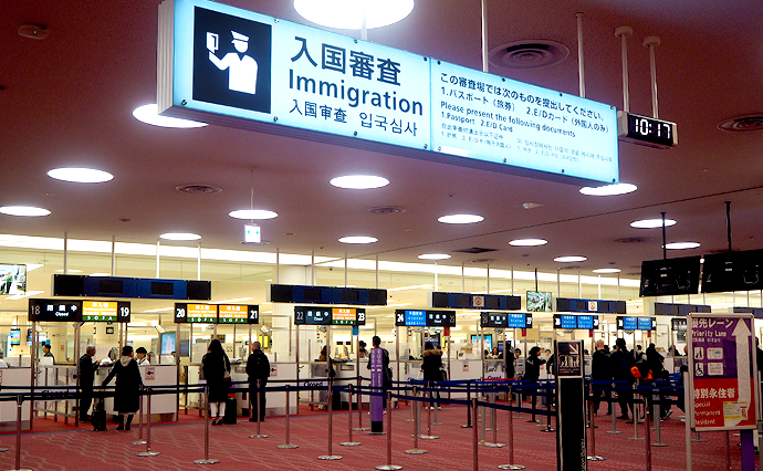 羽田机场入国审查。（羽田空港照片）