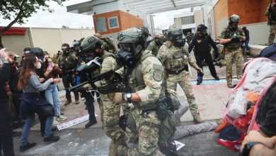Photo of 美国波特兰爆反派驻国民警卫队示威 执法人员发射催泪弹驱散