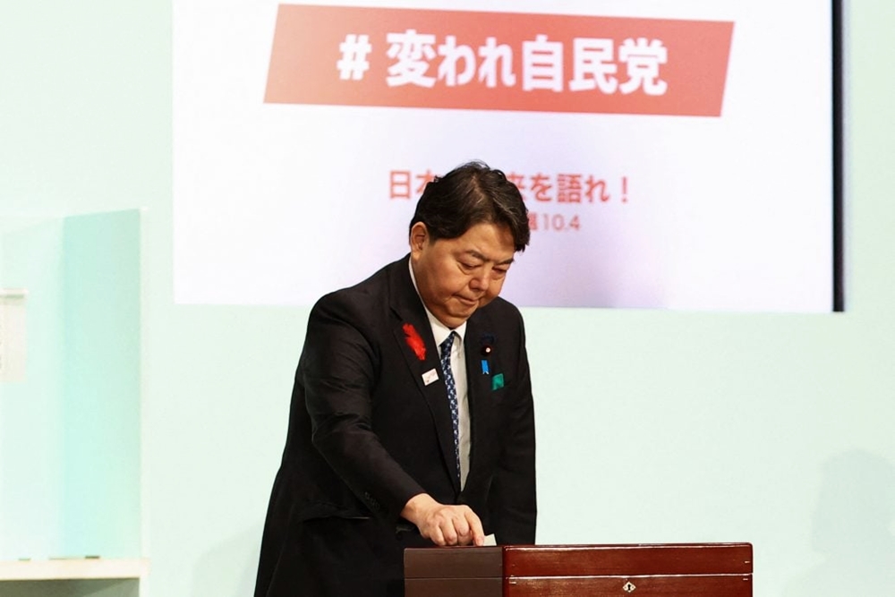 角逐的日本内阁官房长官林芳正投票。（法新社照片）