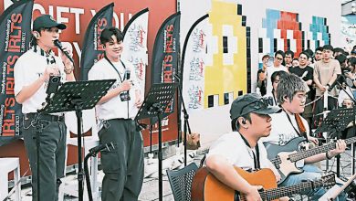 Photo of 古巨基组素人天团  走上街头淋雨表演