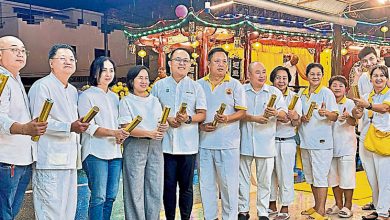 Photo of 大山脚斗母宫九皇大帝出巡 信众风雨中穿针还愿