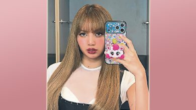 Photo of BLACKPINK Lisa 手机指环扣自拍照 带动制作公司股价狂飙