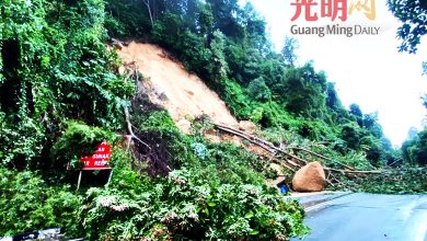 Photo of 浮罗新路土崩 轿车险被埋