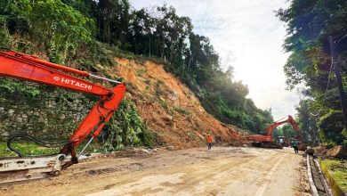 Photo of 敦沙顿路段土崩路段 清理工作受降雨影响