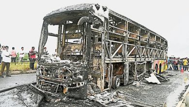 Photo of 印度旅巴撞摩多起火 车门紧闭夺走20人命