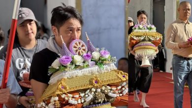 Photo of 吴镇宇捐助云南寺庙　赤脚捧花走红毯成焦点