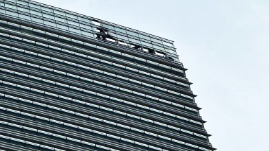 Photo of 原來是顶楼餐厅火灾 国油第三大厦玻璃坠地