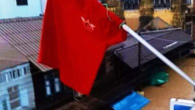 Photo of 【泰南大水灾】引起救援队注意 号召受困者举旗求助