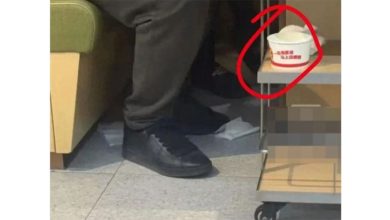 Photo of 海底捞再陷卫生风暴 家长用纸碗给孩子接尿　