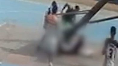 Photo of 少年热身跳起拉篮筐  篮球架倒塌遭砸死