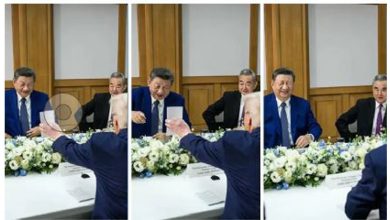 Photo of 特朗普秀“神秘小卡”  习近平看后大笑“＞＜”表情成亮点