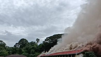 Photo of 火烧华玲小学 烧到黑烟变红烟