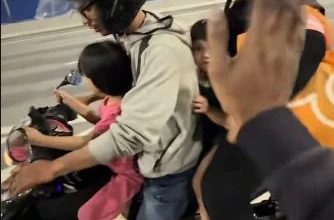 Photo of 贫男凌晨载妻幼儿返家途中摩多抛锚  善良维修员接讯感不忍心赶去免费修