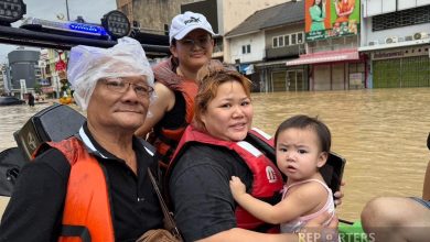 Photo of 合艾大水灾| 仅2艘救援船运作 受困旅客先抵喷水池再撤离