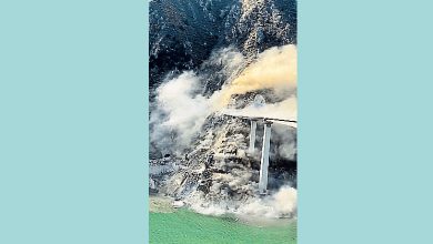 Photo of 四川红旗特大桥垮塌 官方：山泥倾泻导致