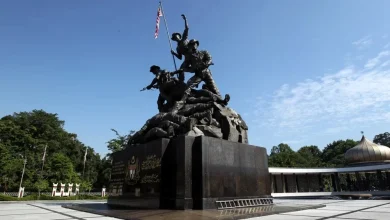 Photo of “鼻子太尖不像亚洲人” 土团议员促改造国家英雄纪念碑雕塑