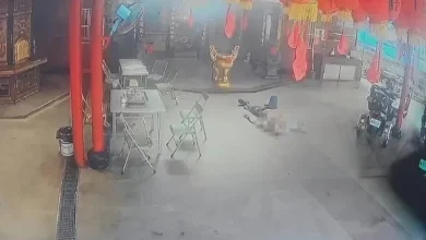 Photo of 七旬男进庙拜神引爆身上鞭炮 脏器外露伤势严重