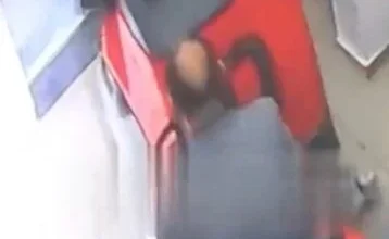 Photo of 第一天上班仅10分钟 保洁员夺走同事一条命
