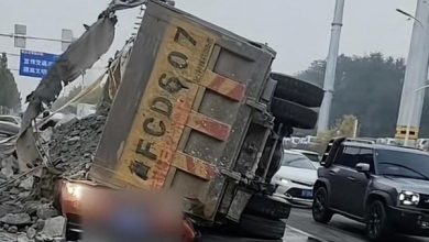 Photo of 限15公吨却载77公吨 砂石车翻覆压死女老师