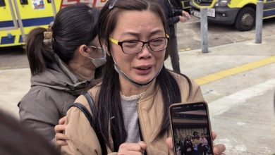 Photo of 香港五级大火|  仍有200余人失联 母持毕业照寻女儿