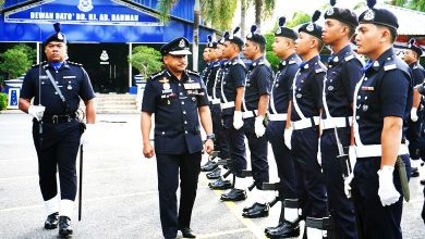Photo of 涉毒遭停职未悔改 警员持军火劫服饰店