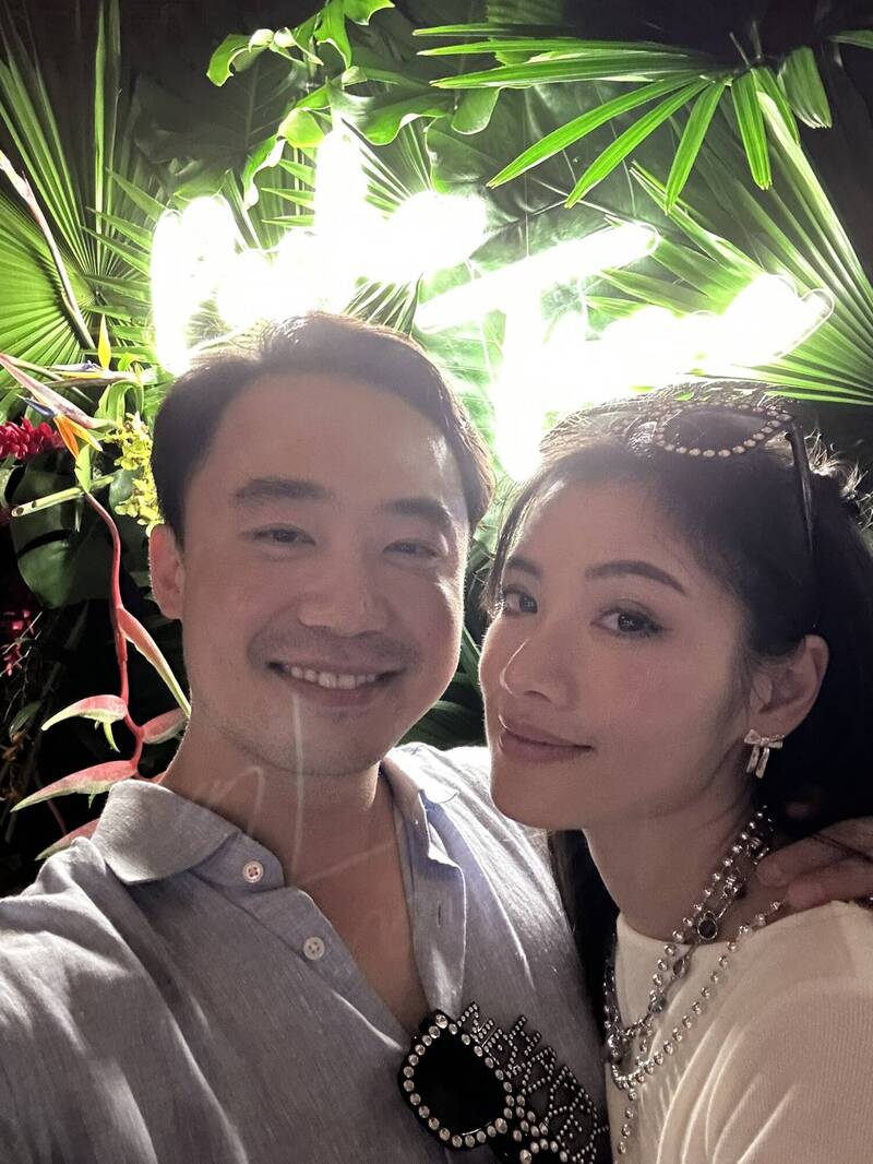 中共“红三代”薄瓜瓜去年与宜兰罗东博爱医院第三代千金许惠瑜结婚。然而,他近日被问及“如果中共攻打台湾,你会支持家乡,还是支持媳妇家?”薄瓜瓜罕见公开回应,“我只支持两岸和平”。(图撷取自社群平台X)