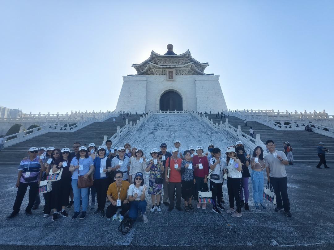 安琪儿旅游主办7天6晚台湾之旅，由专人领队Jo带领，尽兴而归。
