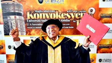 Photo of 85岁活到老学到老 前法官完成博士学位