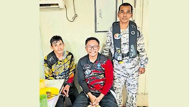 Photo of 渔船漏水致翻覆 2渔民被拖船救起