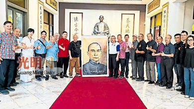Photo of 访孙中山纪念馆 港武打师傅移交油画