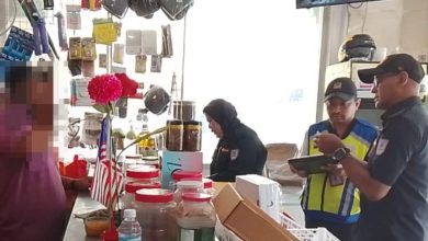 Photo of 外劳当收银员 4商店被吊销执照