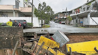 Photo of 而连突路段疑泥土流失 路坍灯柱电箱倒