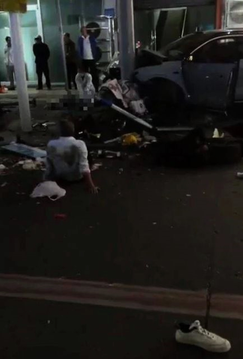 现场人员急救。(照片取自平台X)