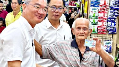 Photo of 邱培栋助更新身份证 老翁赶在最后一周用SARA