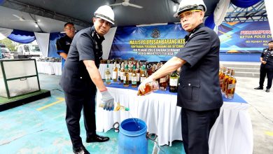 Photo of 警销毁350万元证物 包括私烟烈酒赌博机