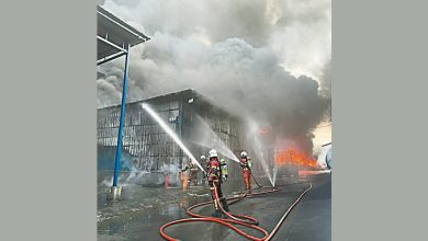 Photo of 环保工厂大火 数公里外可见黑烟