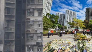 Photo of 【香港五级大火 】 空气里满是哀思 烛光花海悼亡者头七　