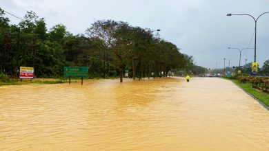 Photo of 道路积水堵往考场路 民防部“闯水路”载送监考人员