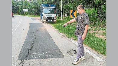 Photo of 马接翁武至乐松峇株路段 路面下沉进行修复